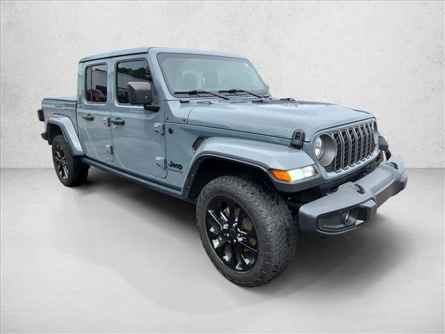 Used 2025 Jeep Gladiator Sport AWD/4WD image 3