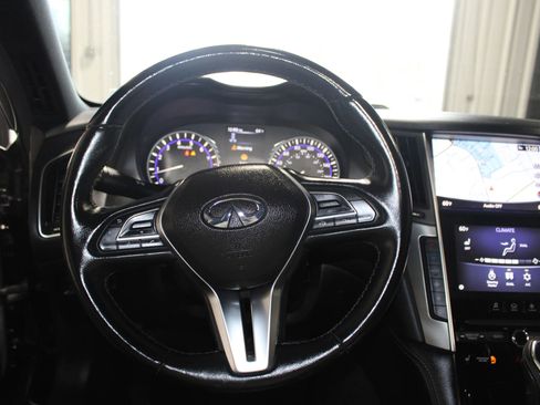 Used 2019 INFINITI Q60 3.0t Luxe w/ Essential Package image 12
