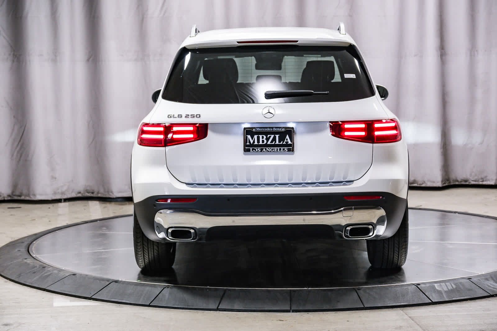 Used 2024 Mercedes-Benz GLB 250 image 3