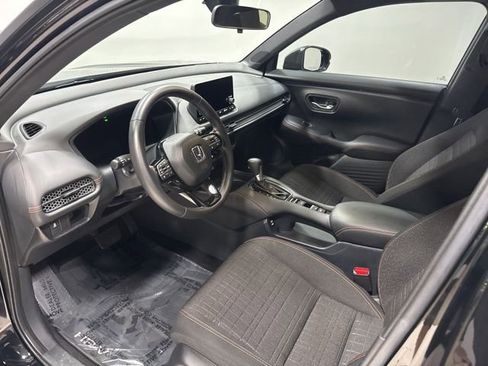 Used 2025 Honda HR-V Sport image 9