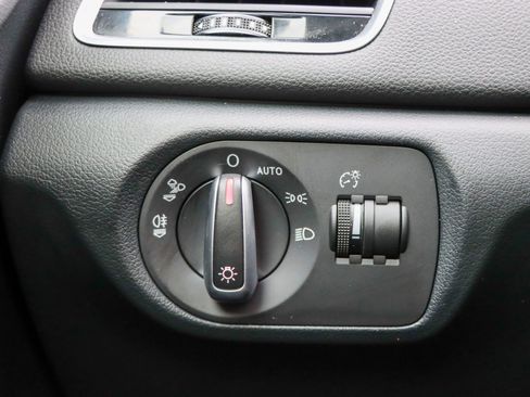 Used 2018 Audi Q3 2.0T Premium w/ Convenience Package image 43