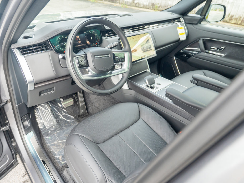 New 2026 Land Rover Range Rover Long Wheelbase SE AWD/4WD image 11