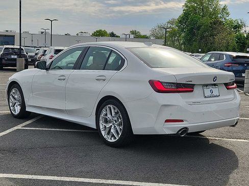 Used 2025 BMW 330i xDrive Sedan w/ Premium Package AWD/4WD image 4