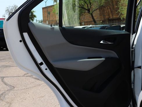 Used 2020 Chevrolet Equinox LS FWD image 32
