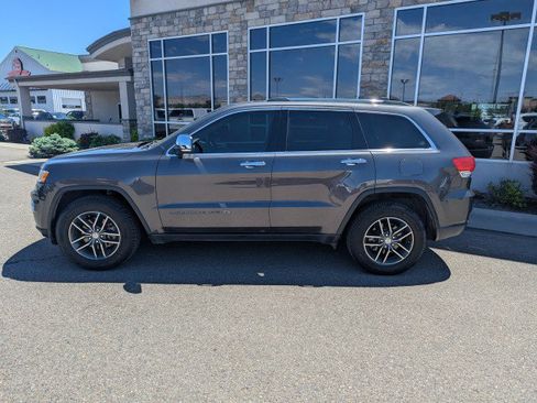 Used 2018 Jeep Grand Cherokee Limited AWD/4WD image 2