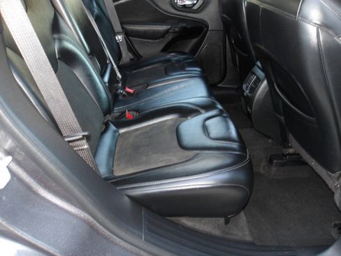 Used 2021 Jeep Cherokee Latitude Plus FWD image 22