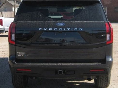 Used 2025 Ford Expedition Active AWD/4WD image 4