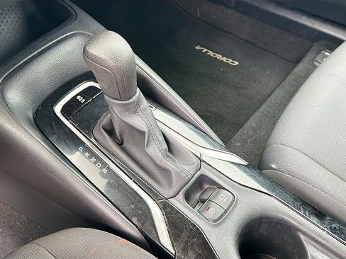 Used 2020 Toyota Corolla LE FWD image 25