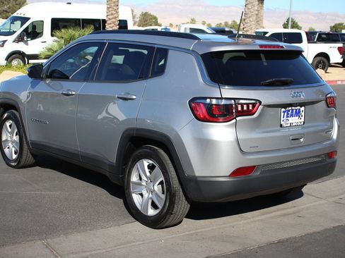Used 2022 Jeep Compass Latitude FWD image 5