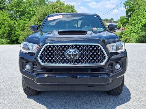 Used 2019 Toyota Tacoma TRD Sport w/ TRD Premium Sport Package AWD/4WD image 2