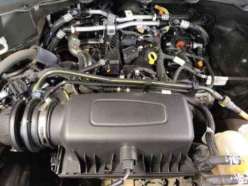 Used 2022 Ford Explorer XLT w/ Equipment Group 202A RWD image 30