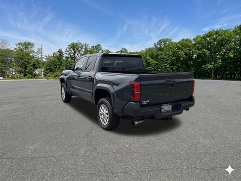 Used 2025 Toyota Tacoma SR w/ SR Upgrade Package AWD/4WD image 9