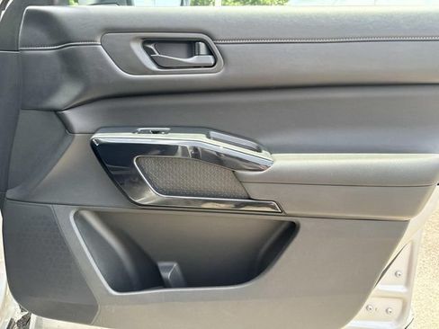 Used 2025 Nissan Pathfinder SV AWD/4WD image 29