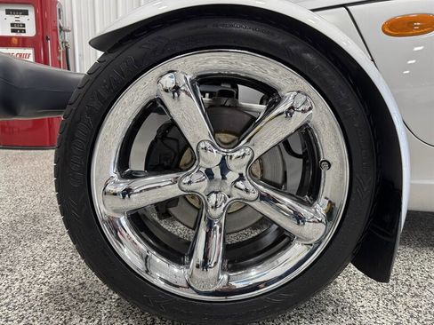 Used 2001 Chrysler Prowler image 25