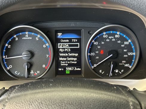 Used 2018 Toyota RAV4 LE FWD image 22