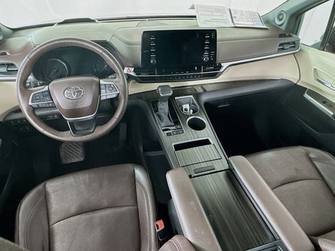 Certified 2023 Toyota Sienna Platinum AWD/4WD image 18