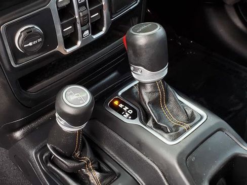 Used 2022 Jeep Gladiator Overland image 20