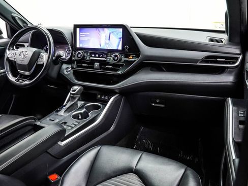 Used 2023 Toyota Highlander XSE FWD image 23