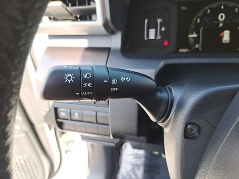 Used 2025 Toyota 4Runner SR5 AWD/4WD image 29