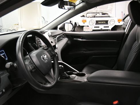 Used 2024 Toyota Camry SE image 18