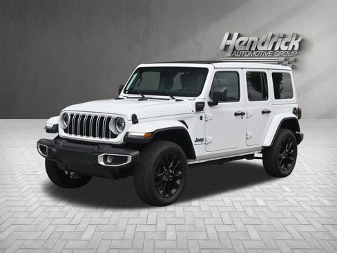 Used 2025 Jeep Wrangler Unlimited Sahara w/ Safety Group AWD/4WD image 5