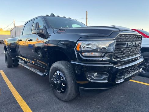 Used 2024 RAM 3500 Big Horn w/ Night Edition AWD/4WD image 2