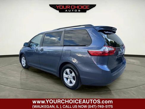 Used 2017 Toyota Sienna LE FWD image 3