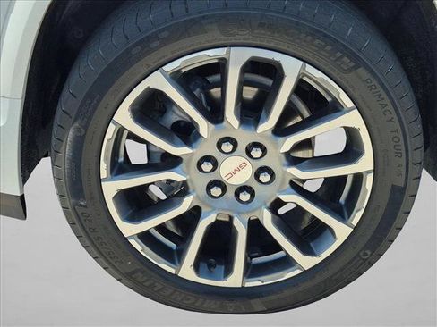 Used 2023 GMC Acadia Denali w/ Denali Ultimate Package FWD image 25