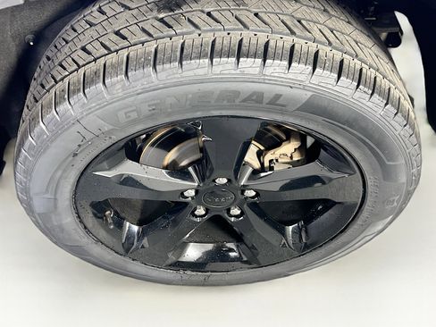 Used 2023 Jeep Grand Cherokee Altitude image 29