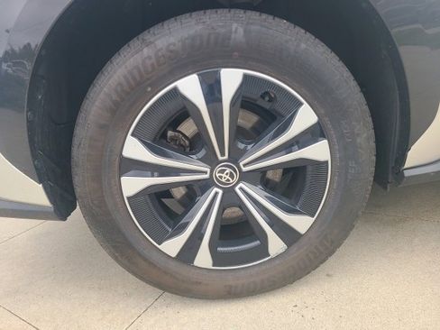 Used 2024 Toyota bZ4X XLE image 10