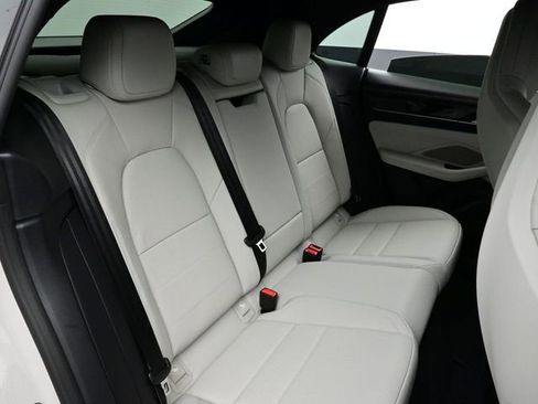 New 2026 Porsche Macan 4S Electric AWD/4WD image 17