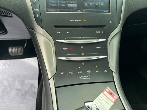 Used 2013 Lincoln MKZ FWD image 24