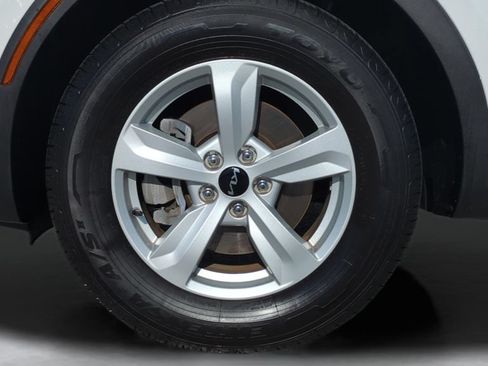 Used 2023 Kia Sorento LX FWD image 24