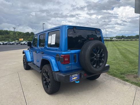 Used 2023 Jeep Wrangler Unlimited Sahara w/ Cold Weather Group AWD/4WD image 7