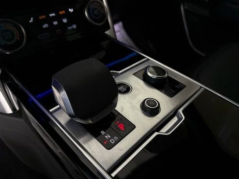 Used 2023 Land Rover Range Rover SE image 18
