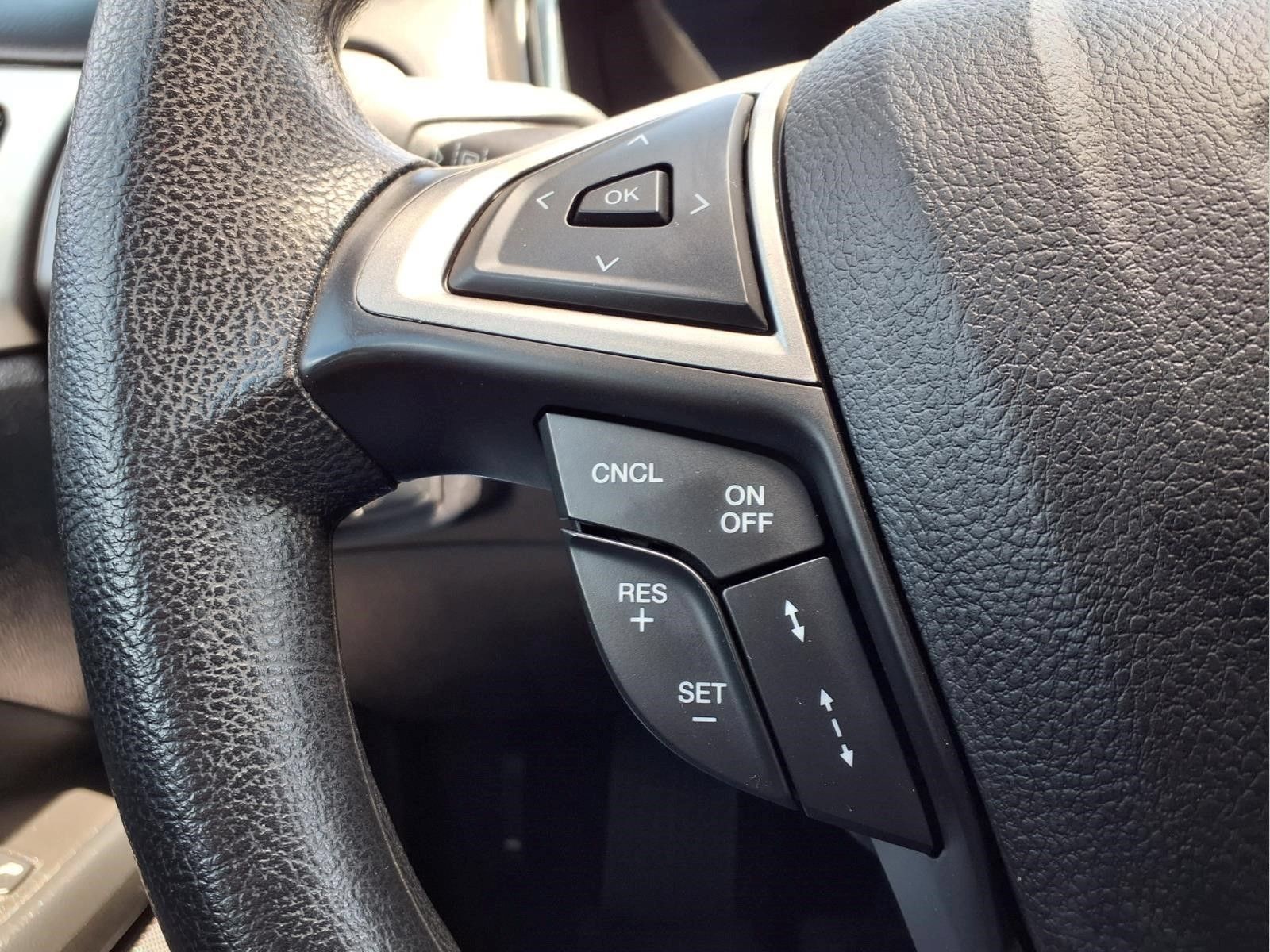 Used 2020 Ford Fusion SE FWD image 16
