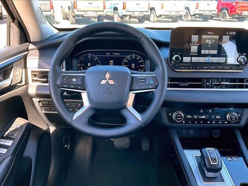 Used 2023 Mitsubishi Outlander SEL image 5