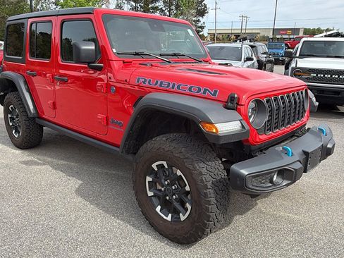 Used 2025 Jeep Wrangler Unlimited Rubicon 4xe w/ Convenience Group AWD/4WD image 5
