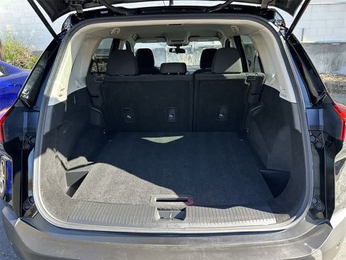 Used 2023 Nissan Rogue S image 21