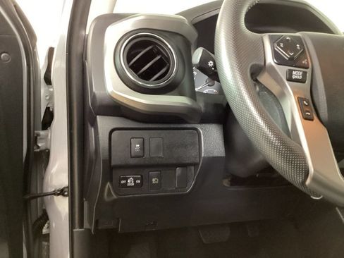 Used 2020 Toyota Tacoma SR5 AWD/4WD image 14