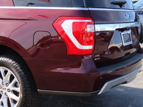 Used 2021 Ford Expedition XLT image 16