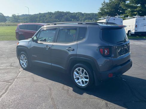 Used 2016 Jeep Renegade Latitude FWD image 3
