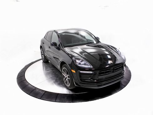 Certified 2023 Porsche Macan image 38