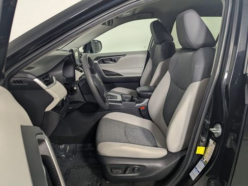 Used 2020 Toyota RAV4 XLE AWD/4WD image 12