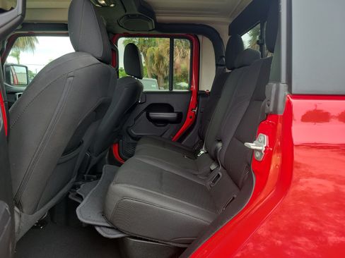 Used 2020 Jeep Gladiator Sport w/ Quick Order Package 24S AWD/4WD image 8