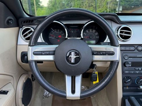 Used 2007 Ford Mustang Convertible RWD image 40