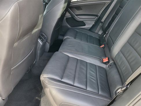 Used 2017 Volkswagen Golf R 4-Door image 18