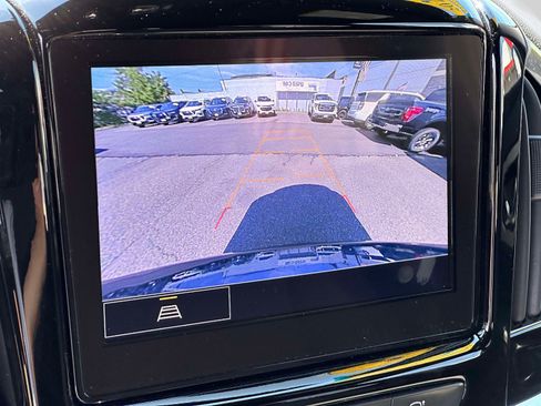 Used 2023 Chevrolet Traverse LT FWD image 30