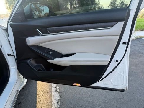 Used 2019 Honda Accord Touring image 9