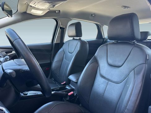 Used 2016 Ford Focus Titanium image 5